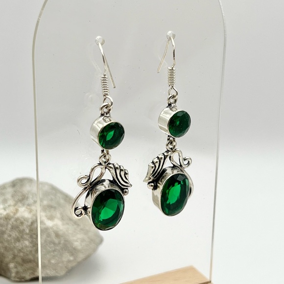 GREEN QUARTZ DANGLE EARRINGS - Picture 5 of 7
